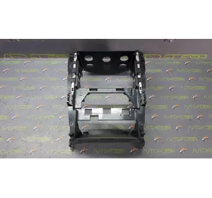 Б/у рамка магнитолы/ кронштейн крепления приборов A1646800016 для Mercedes GL-Class