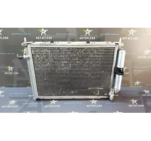 Б/у радиатор охлаждения/ радиатор кондиционера 8200688390 для Renault Clio III