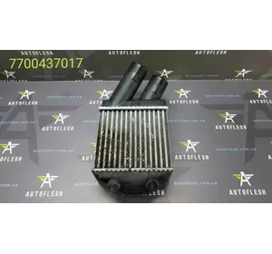 Б/у радиатор интеркуллера 7700437017, 1.9 dCi для Renault Scenic RX4
