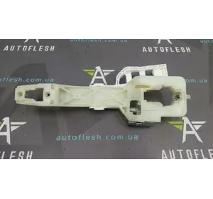 Кронштейн ручки двери передней правой/ механизм ручки 826651D000 KIA Carens III (06-12) Кронштейн ручки двери передней правой/ механизм ручки 826651D000 KIA Carens III (06-12)