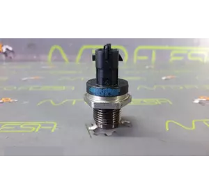 Б/у датчик давления топлива 8200610764, 0281002801 для Renault Megane II Б/у датчик давления топлива 8200610764, 0281002801 для Renault Megane II