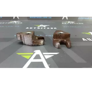 Бугель крепления форсунки 1.6 eHDi Peugeot Citroen Ford Volvo Mazda 1982G3, 9801927080, 1613181280 кронштейн Бугель крепления форсунки 1.6 eHDi Peugeot Citroen Ford Volvo Mazda 1982G3, 9801927080, 1613181280 кронштейн