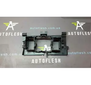 Б/у кронштейн кнопок 689219239R, 689211676R для Renault Zoe Б/у кронштейн кнопок 689219239R, 689211676R для Renault Zoe