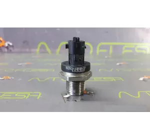 Б/у датчик давления топлива 8200703127, 0281006187 для Nissan Primastar Б/у датчик давления топлива 8200703127, 0281006187 для Nissan Primastar