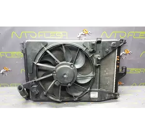 Б/у вентилятор радиатора 8200765566 для Renault Sandero