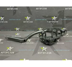 Петля крышки багажника правая A2057500428, 0800ZGS007 Mercedes C-Class W205 Петля крышки багажника правая A2057500428, 0800ZGS007 Mercedes C-Class W205