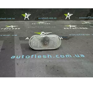 Повторитель поворота левый/ правый, патрон 8200257684, 7703097522 Renault Kangoo II (12-21) Повторитель поворота левый/ правый, патрон 8200257684, 7703097522 Renault Kangoo II (12-21)