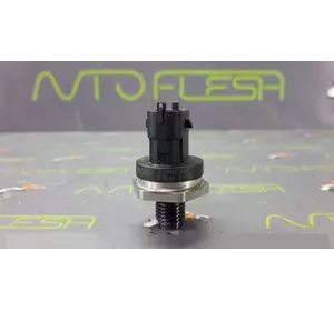 Б/у датчик давления топлива 0281002836, 8200576683 для Renault Grand Scenic III Б/у датчик давления топлива 0281002836, 8200576683 для Renault Grand Scenic III