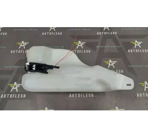 Бачок омывателя/ насос омывателя 289108770R, 289108335R Renault Megane III/ Scenic III Бачок омывателя/ насос омывателя 289108770R, 289108335R Renault Megane III/ Scenic III