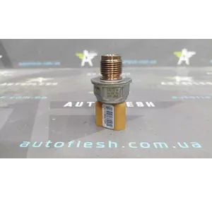 Регулятор давления топлива в рампе/ редукционный клапан 03L906054A Audi Seat Skoda Volkswagen бу Регулятор давления топлива в рампе/ редукционный клапан 03L906054A Audi Seat Skoda Volkswagen бу